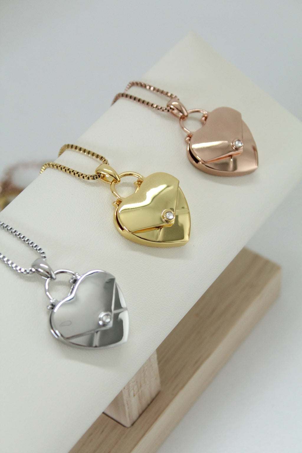 Collar de carta en forma de corazón