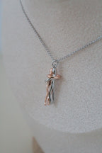 Abrazo eterno necklace