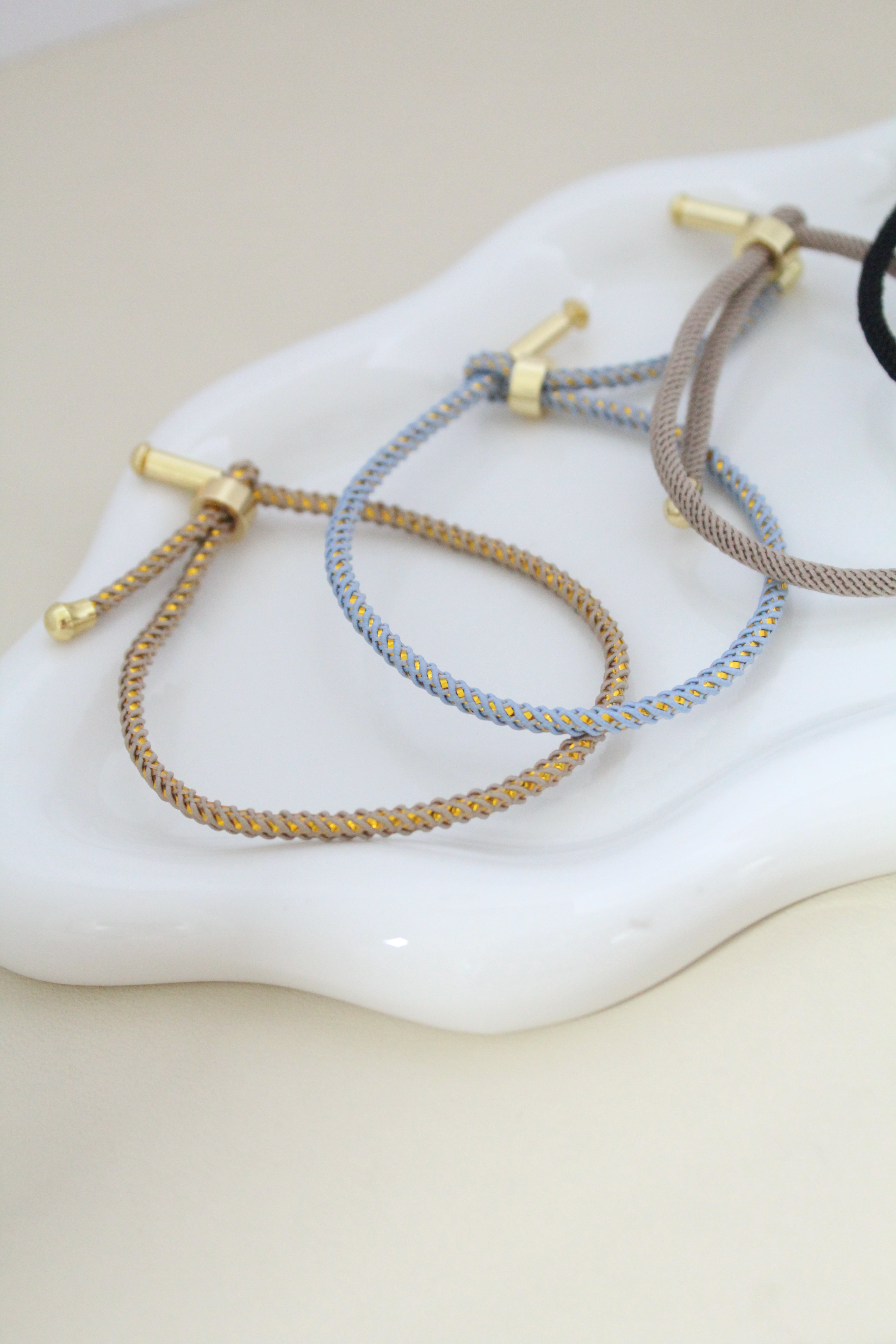 Pulsera de cordón ajustable con dije de ❤️ grabado