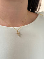 Cadenita de cruz con perlitas