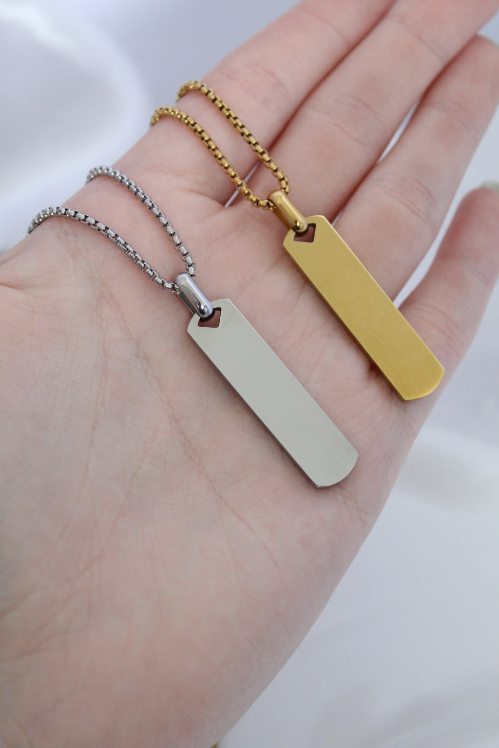 Cadena con grabado de mirada