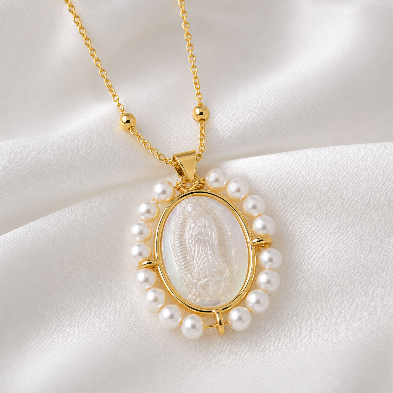 Cadenita de virgen de Guadalupe nácar