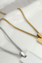 Collar retrato con grabado