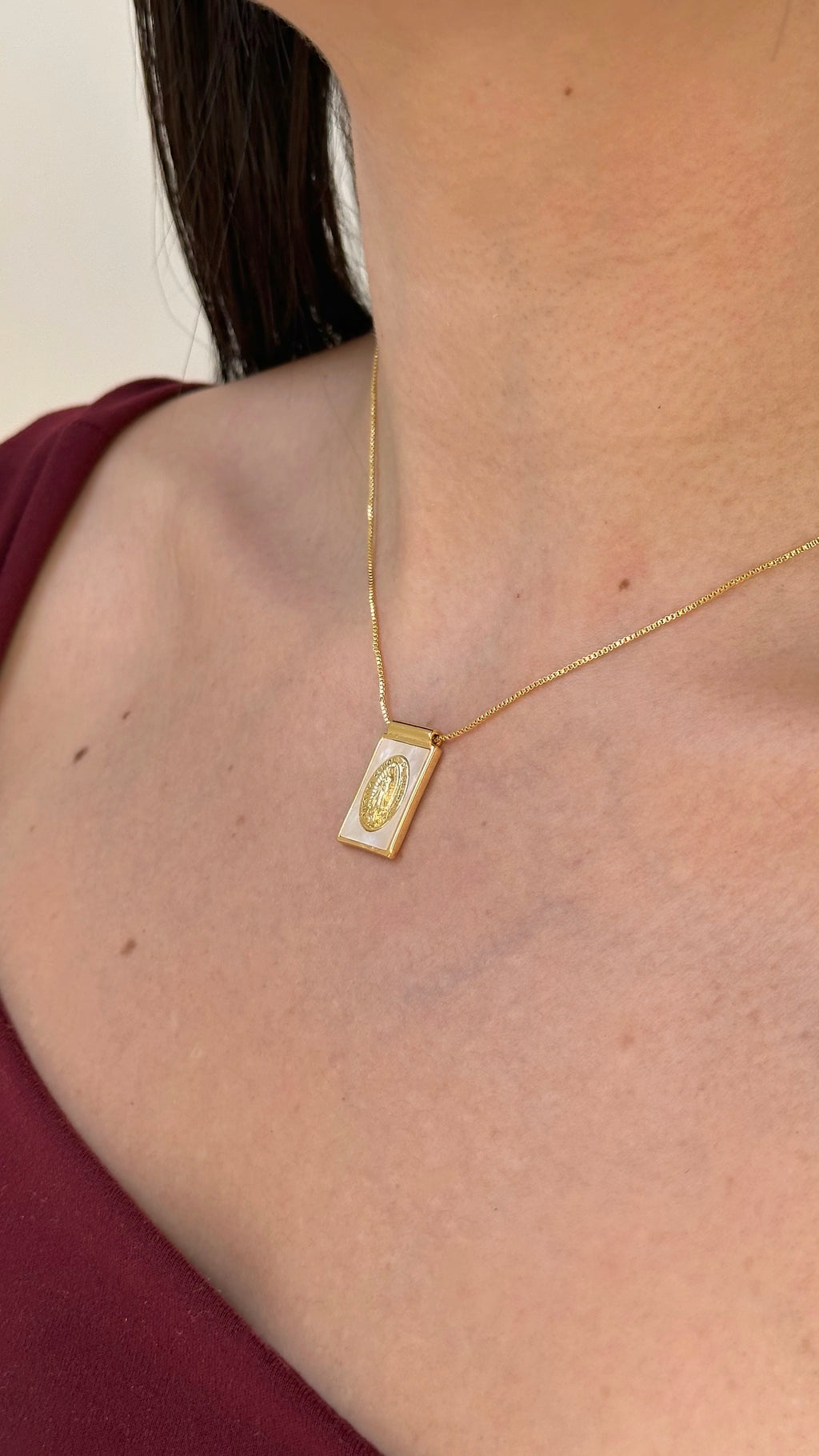 Medalla de la virgen (nácar)