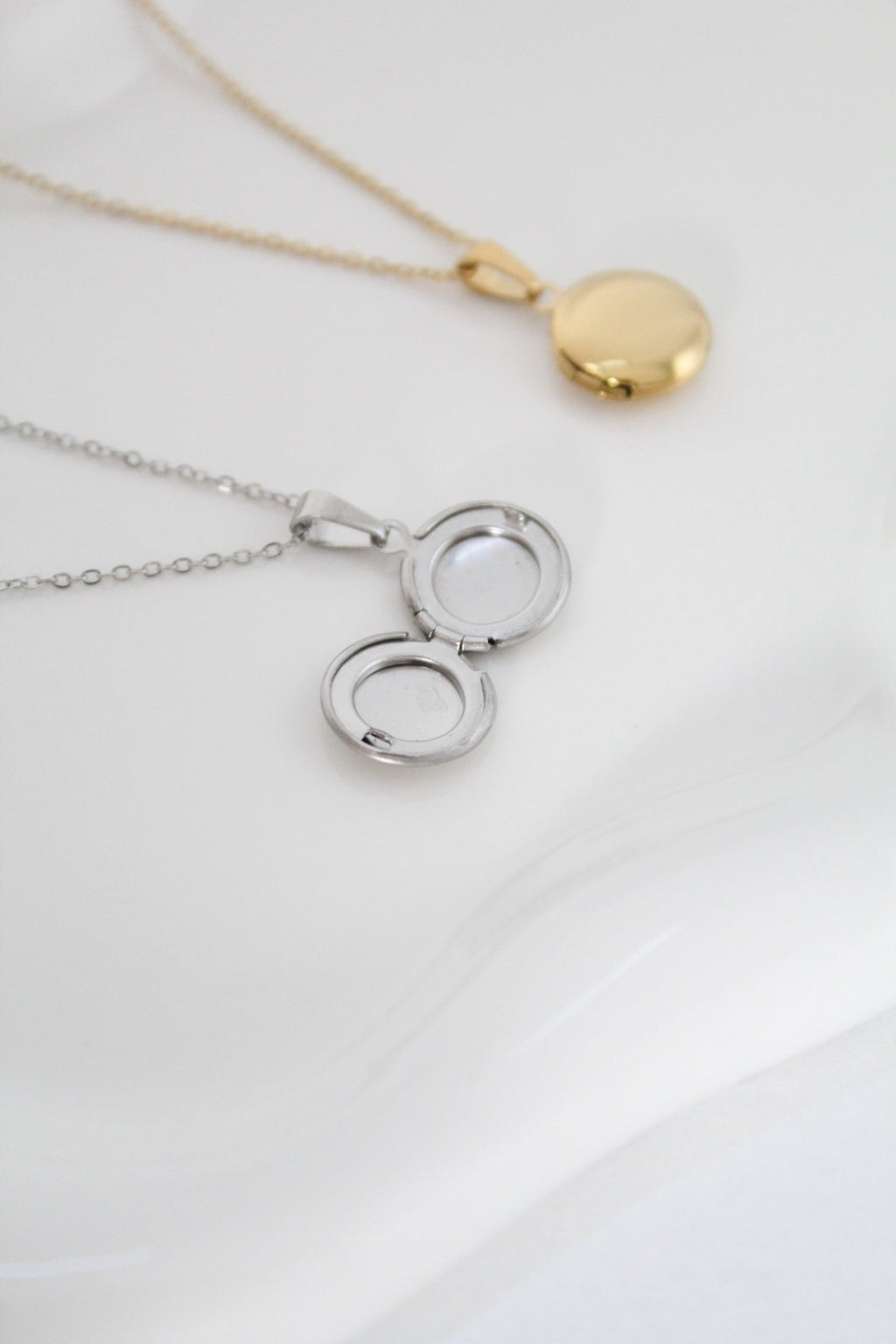 Mini relicario grabado