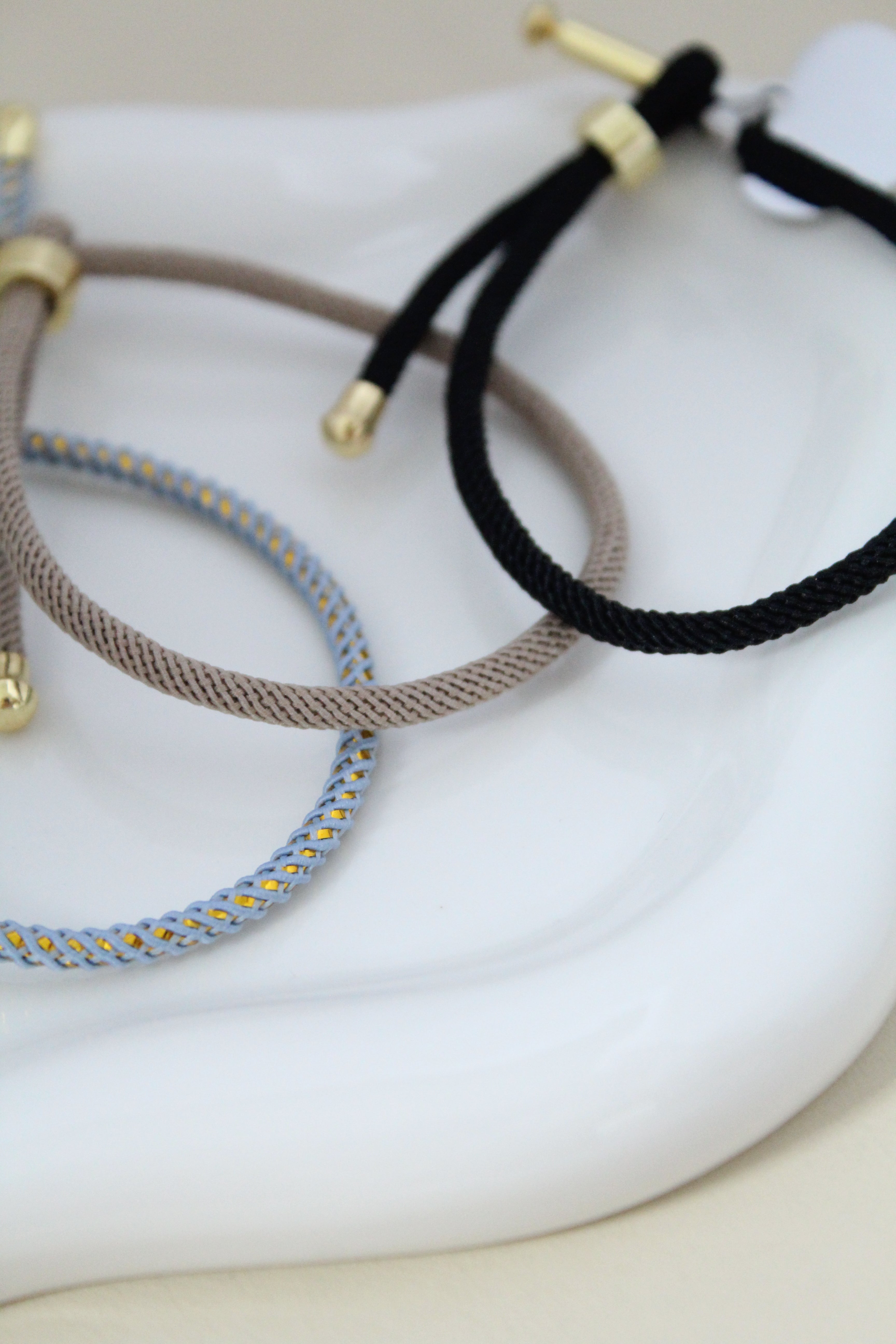 Pulsera de cordón ajustable con dije de ❤️ grabado