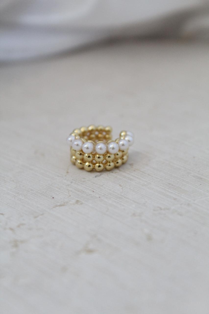 Pearl earcuff