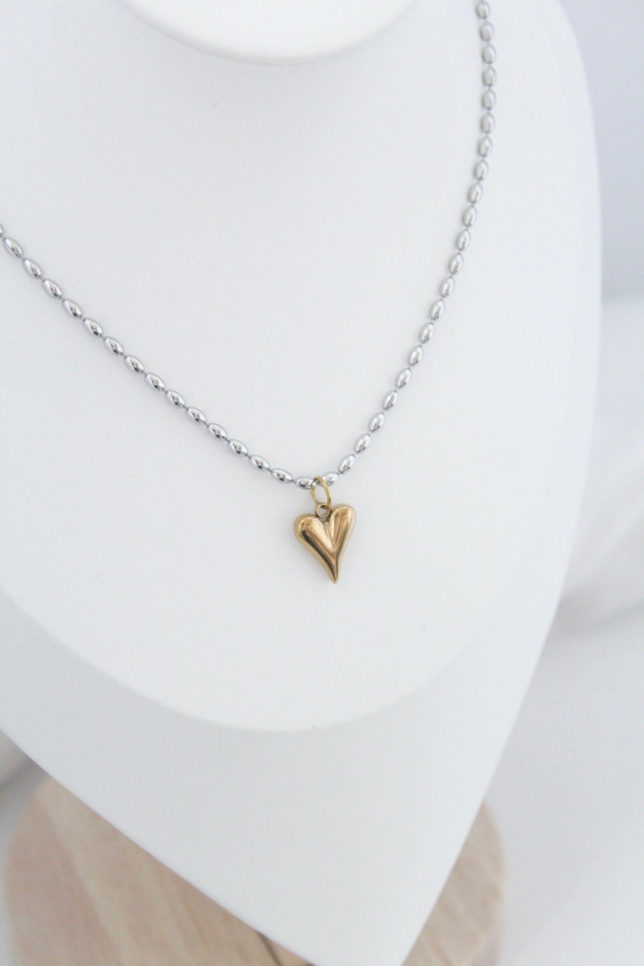Collar bicolor de corazón