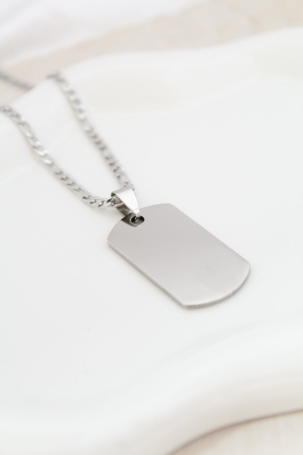 Collar de placa militar con grabado