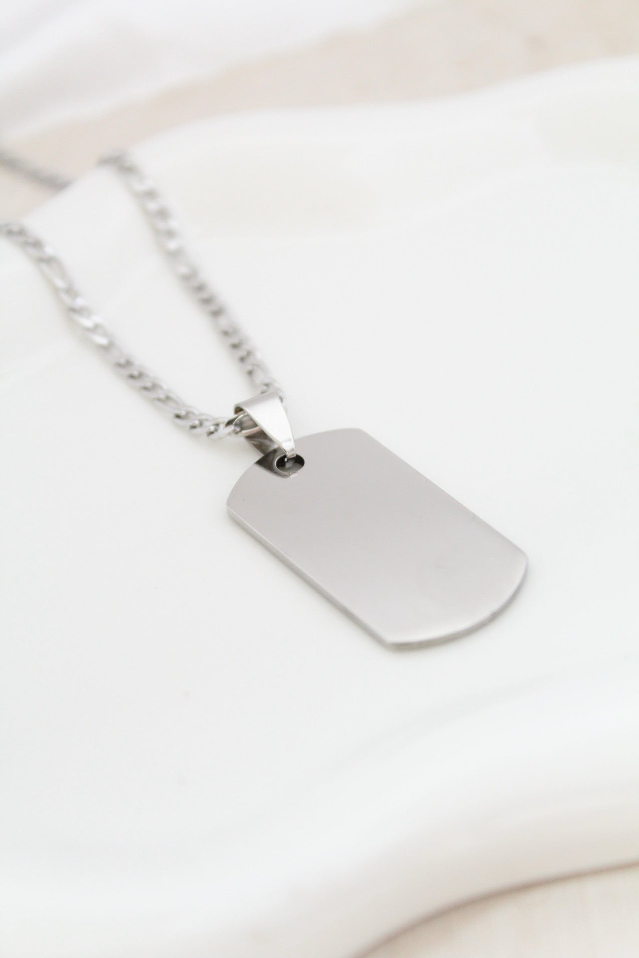 Collar de placa militar con grabado