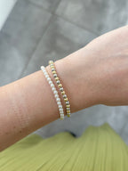 Pulsera de perlas y balines