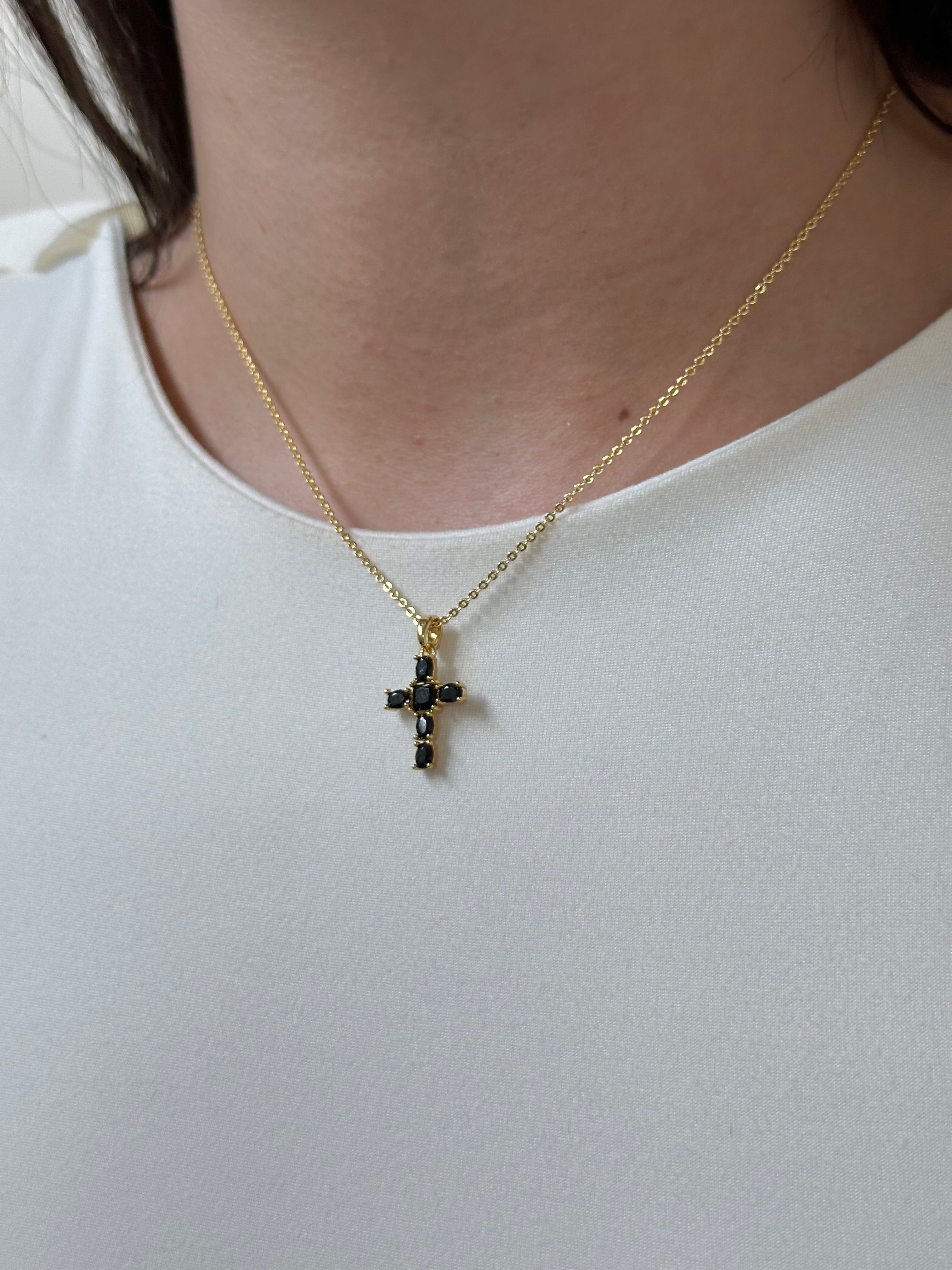 Cadenita de cruz negra