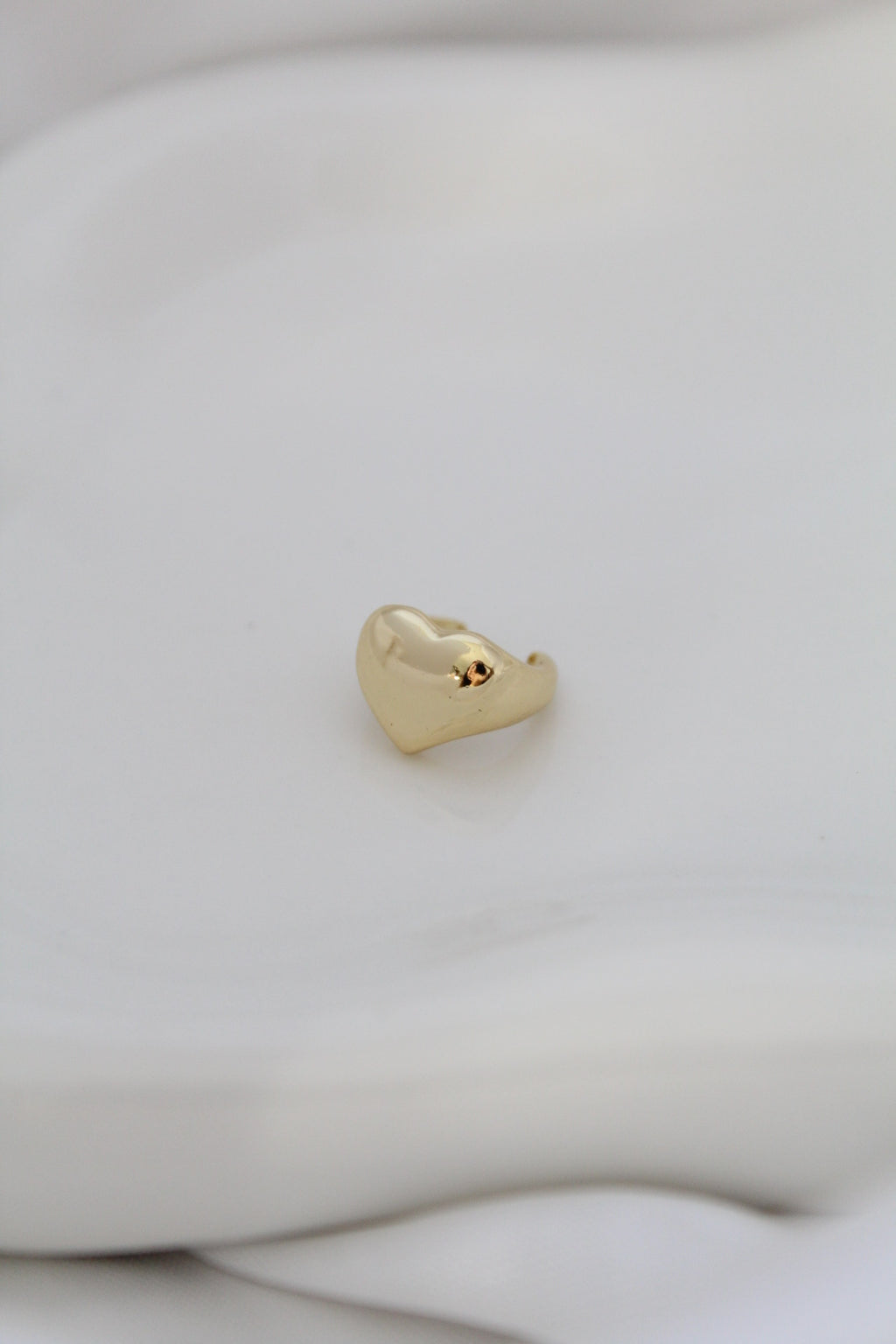 Mini corazoncito ear cuff