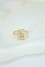 Anillo de letra (con zirconias)
