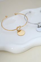 Brazalete de corazón con dije redondo