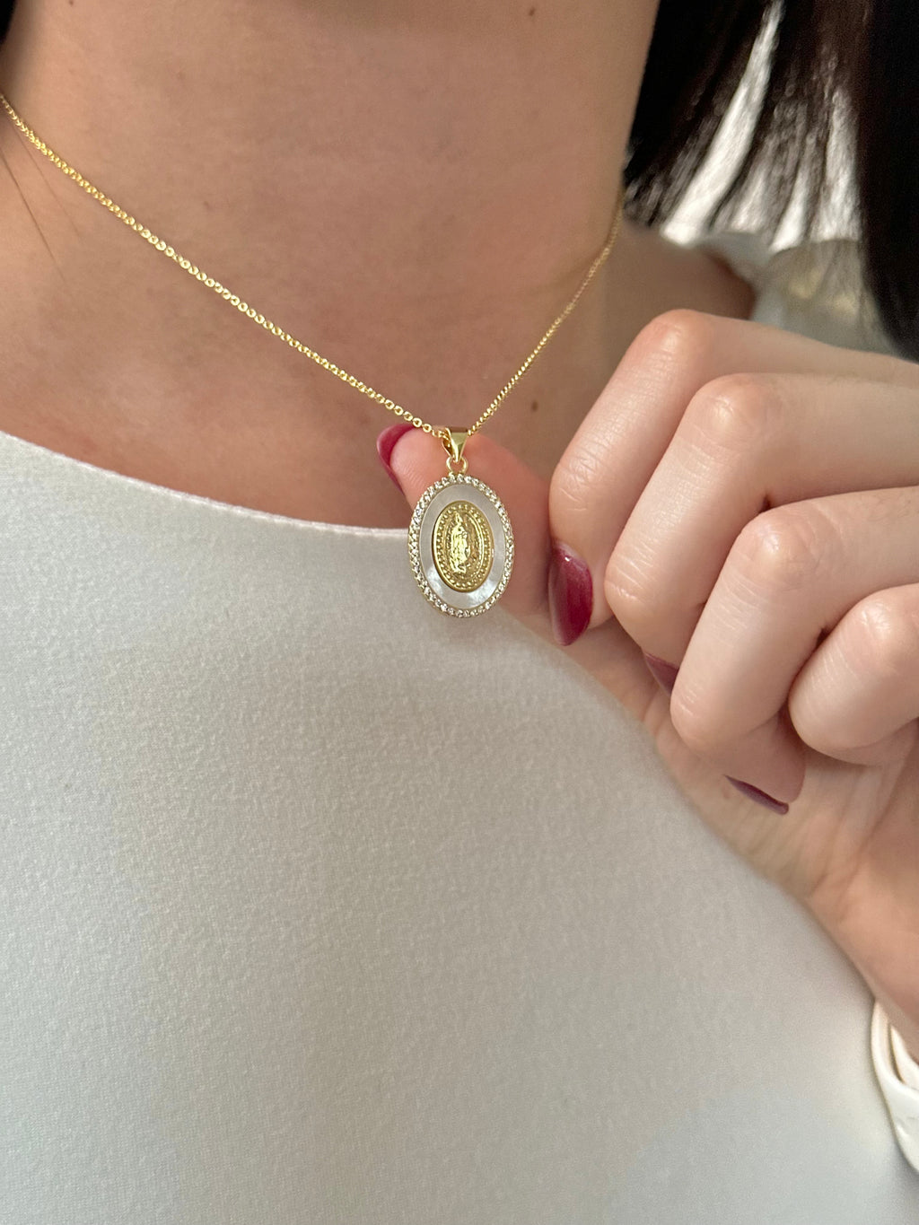 Cadenita de virgen con zirconias