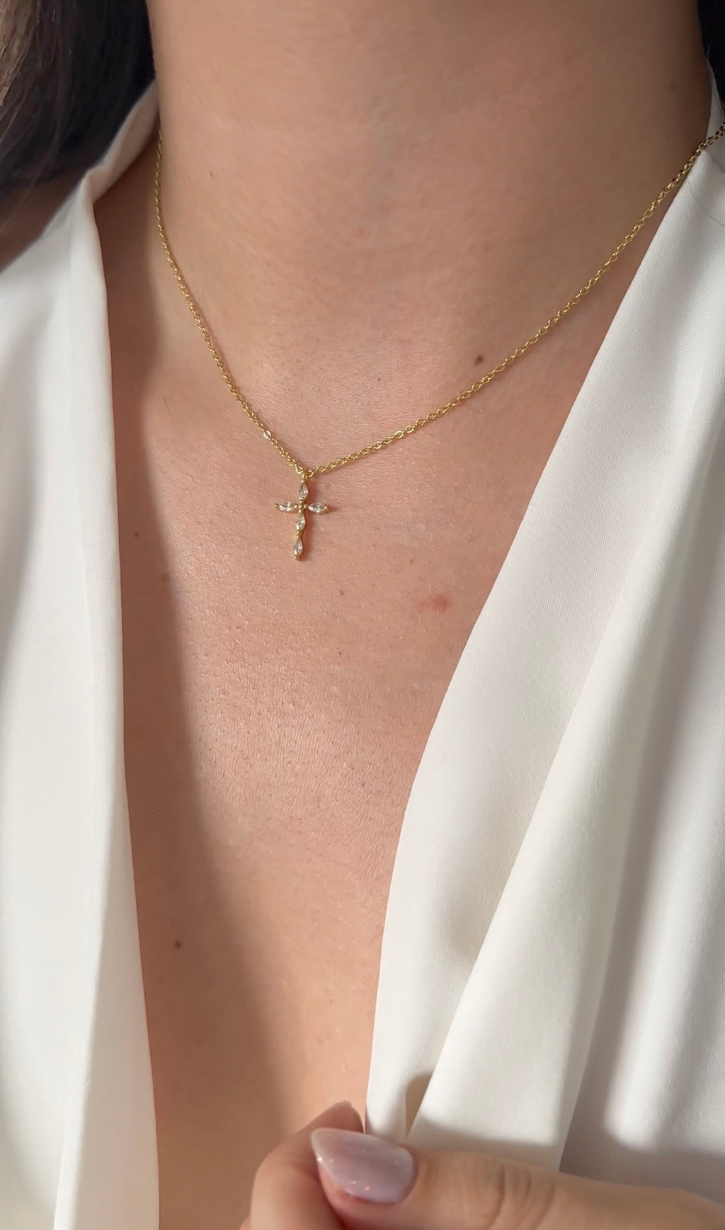 Cadenita cruz con zirconias