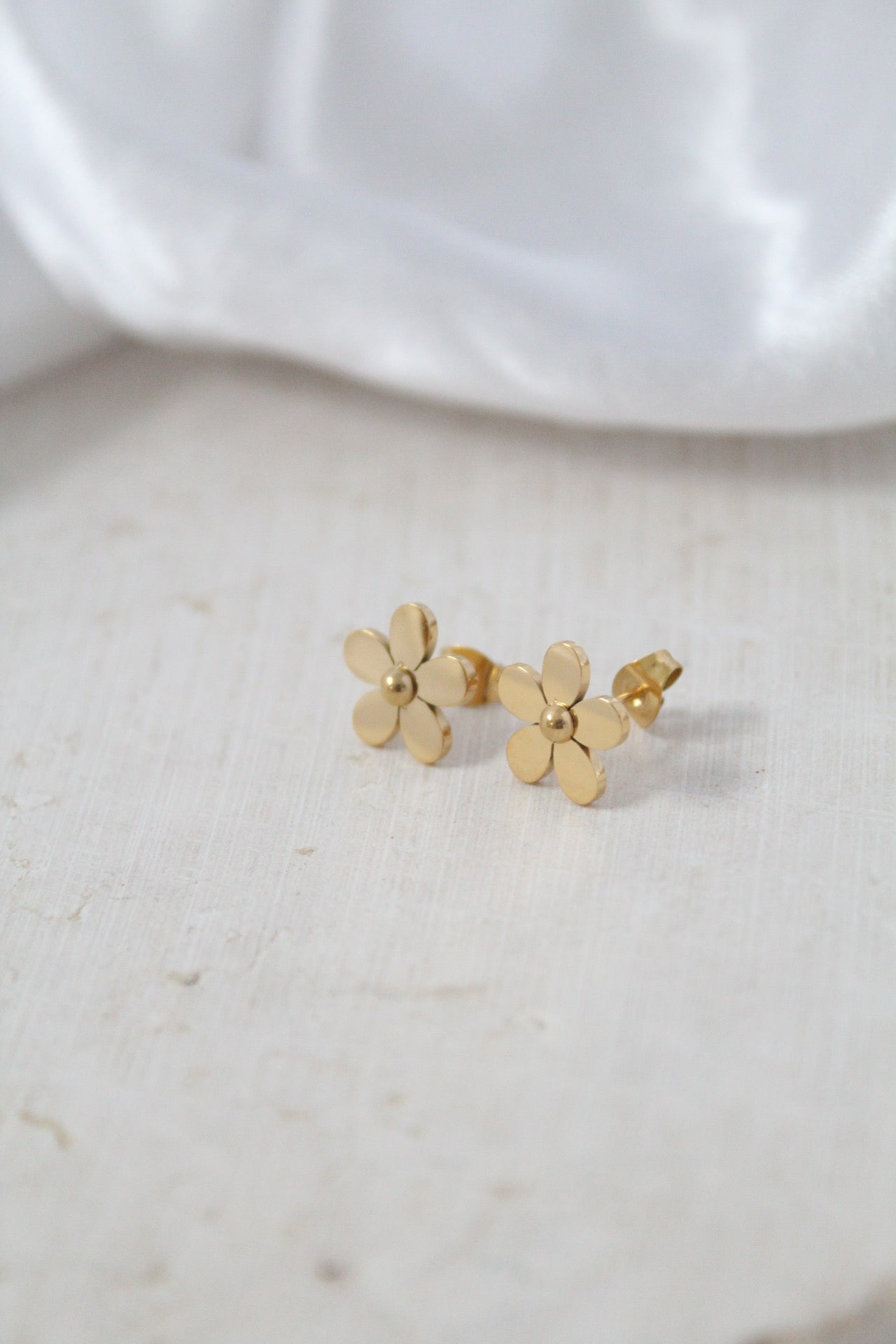 Mini flower studs