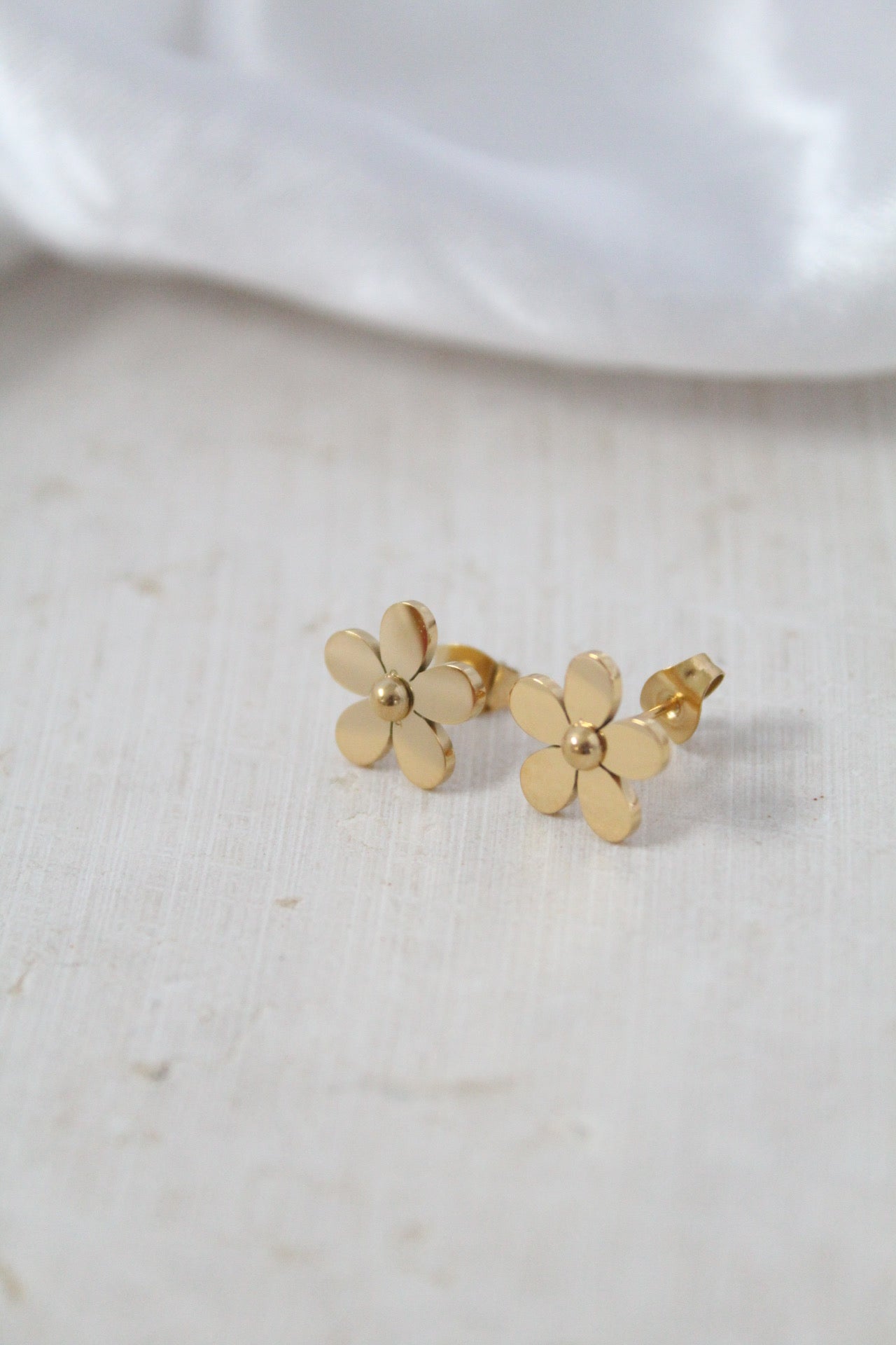 Mini flower studs