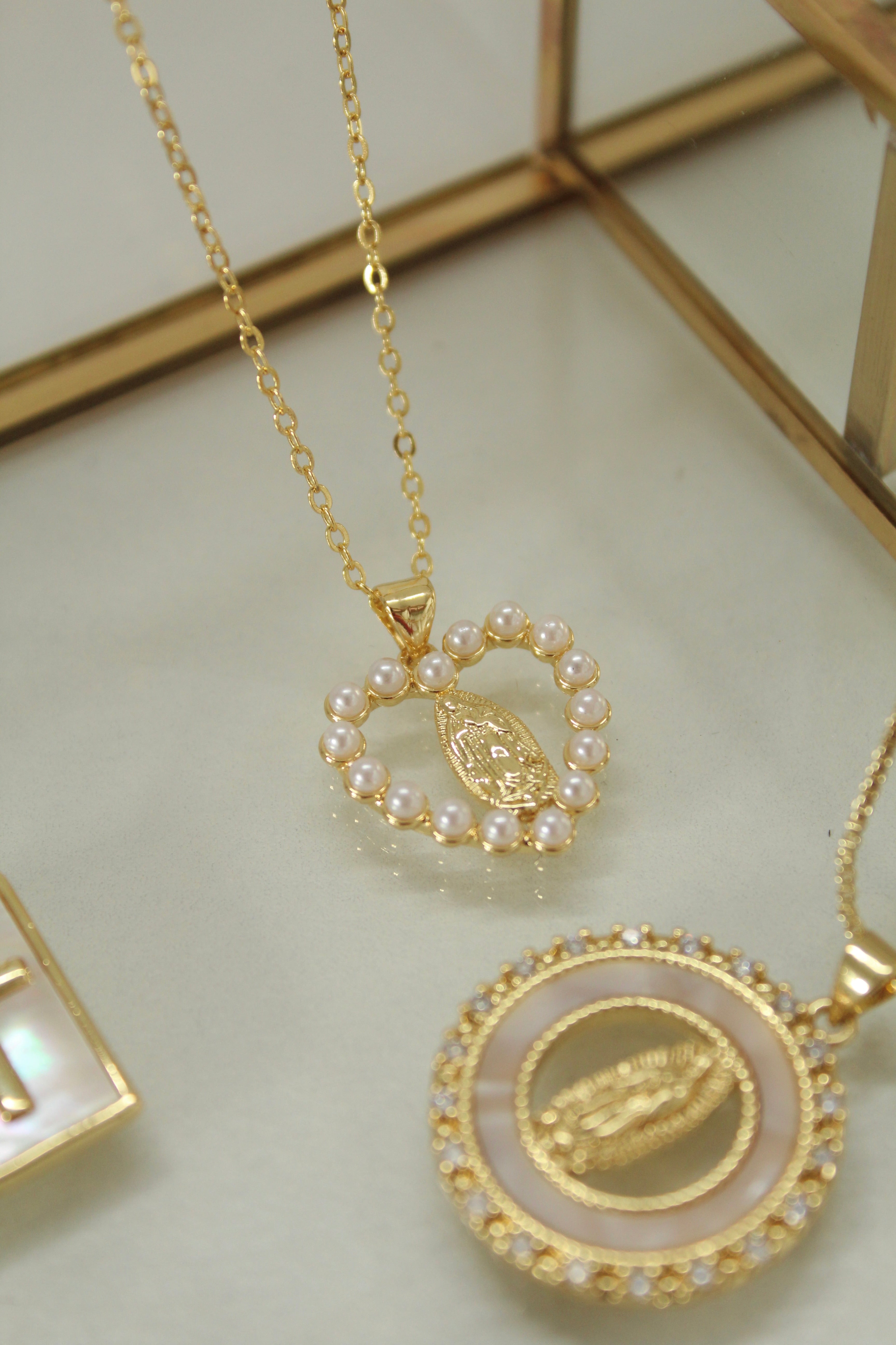 Medalla de corazón de la virgen de Guadalupe