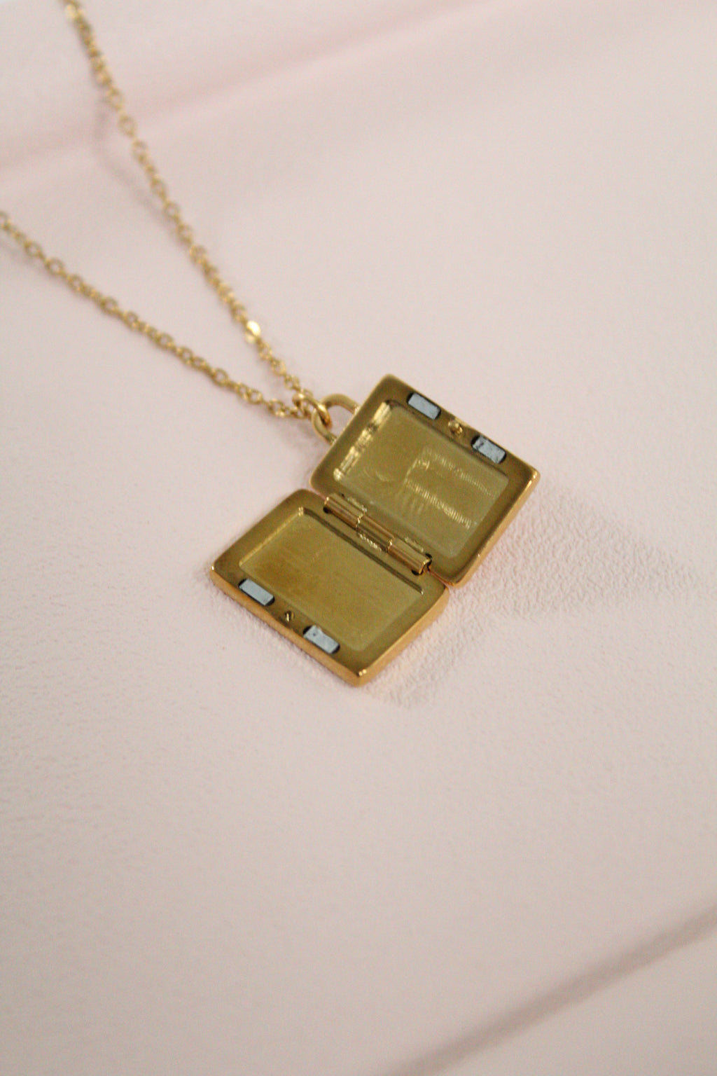 Relicario rectangular de nácar