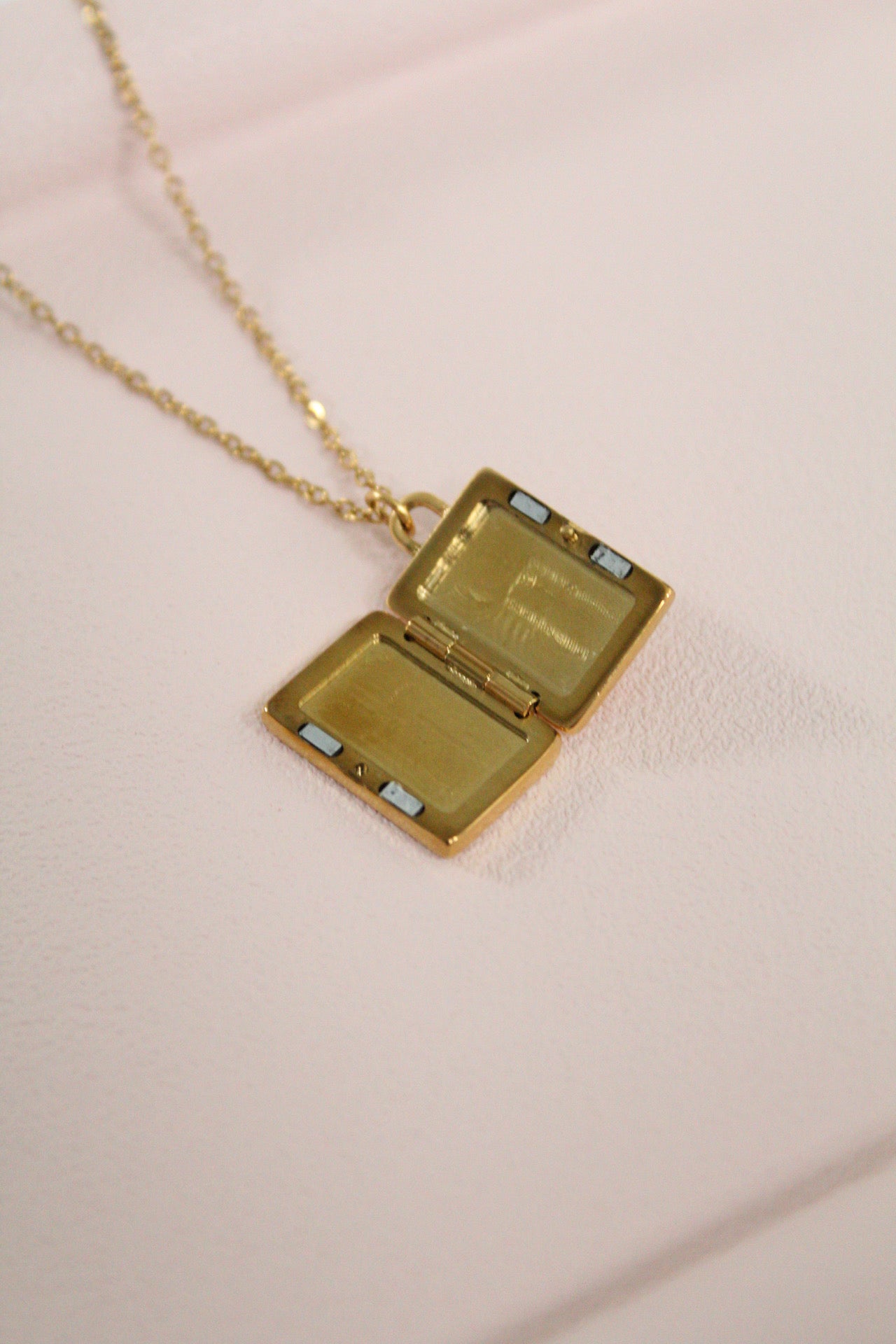 Relicario rectangular de nácar
