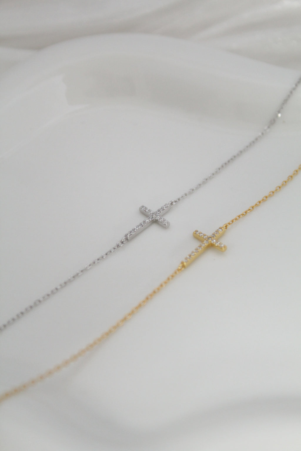 Pulsera minimalista de cruz (Plata 925)