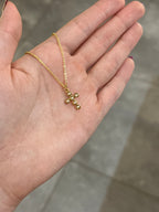 Cadenita de cruz con perlitas