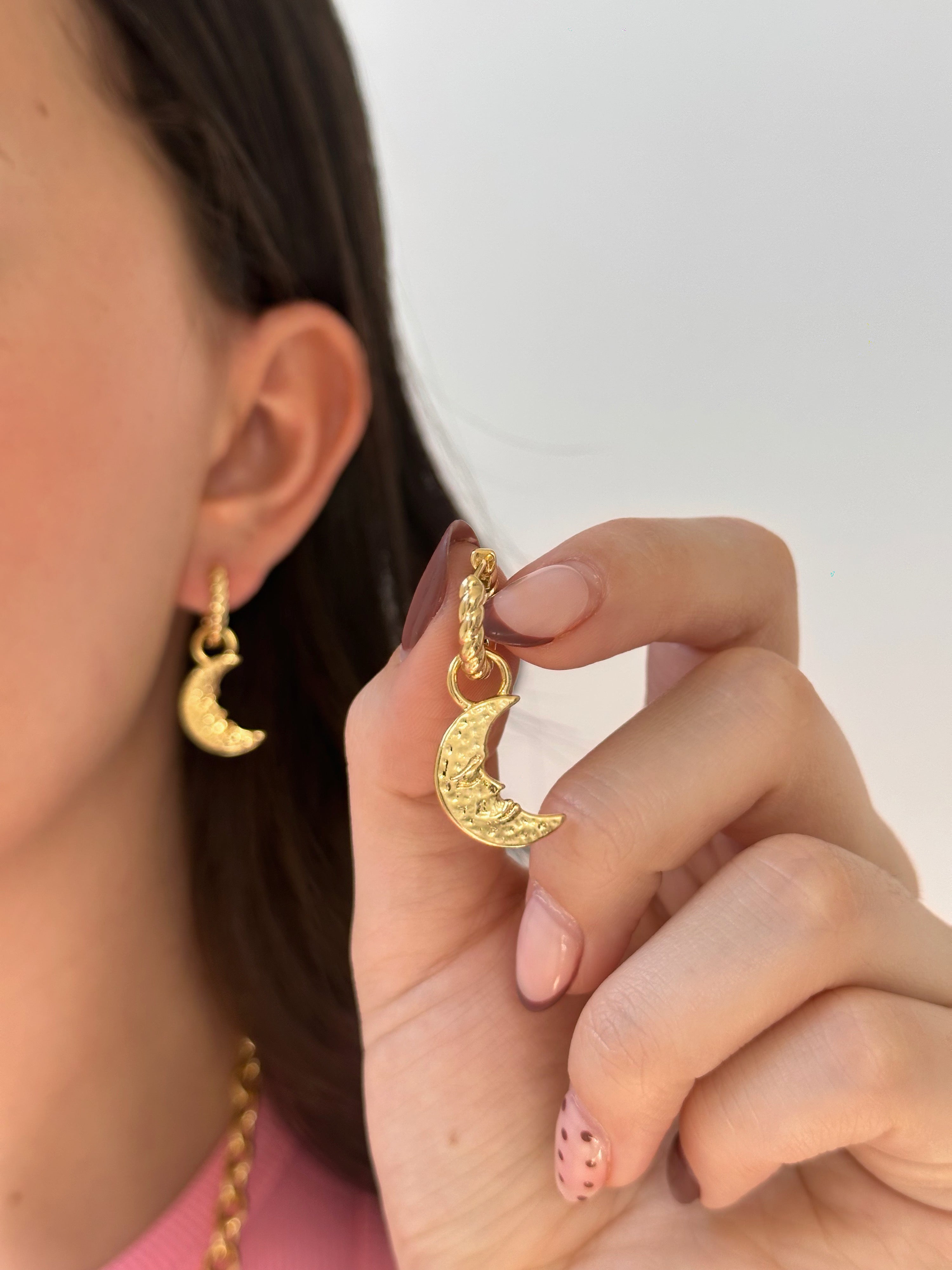 Lunita danglings