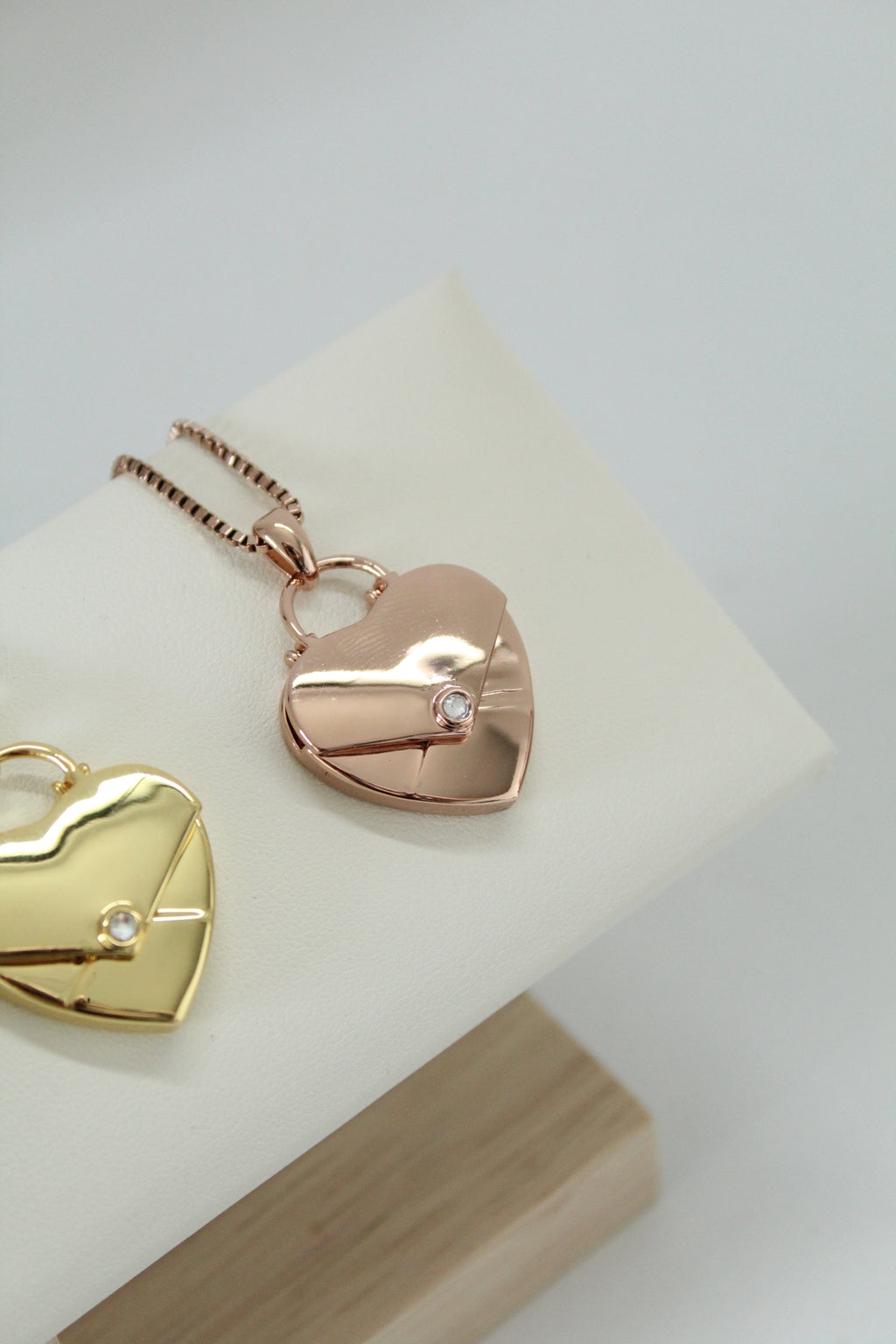 Collar de carta en forma de corazón