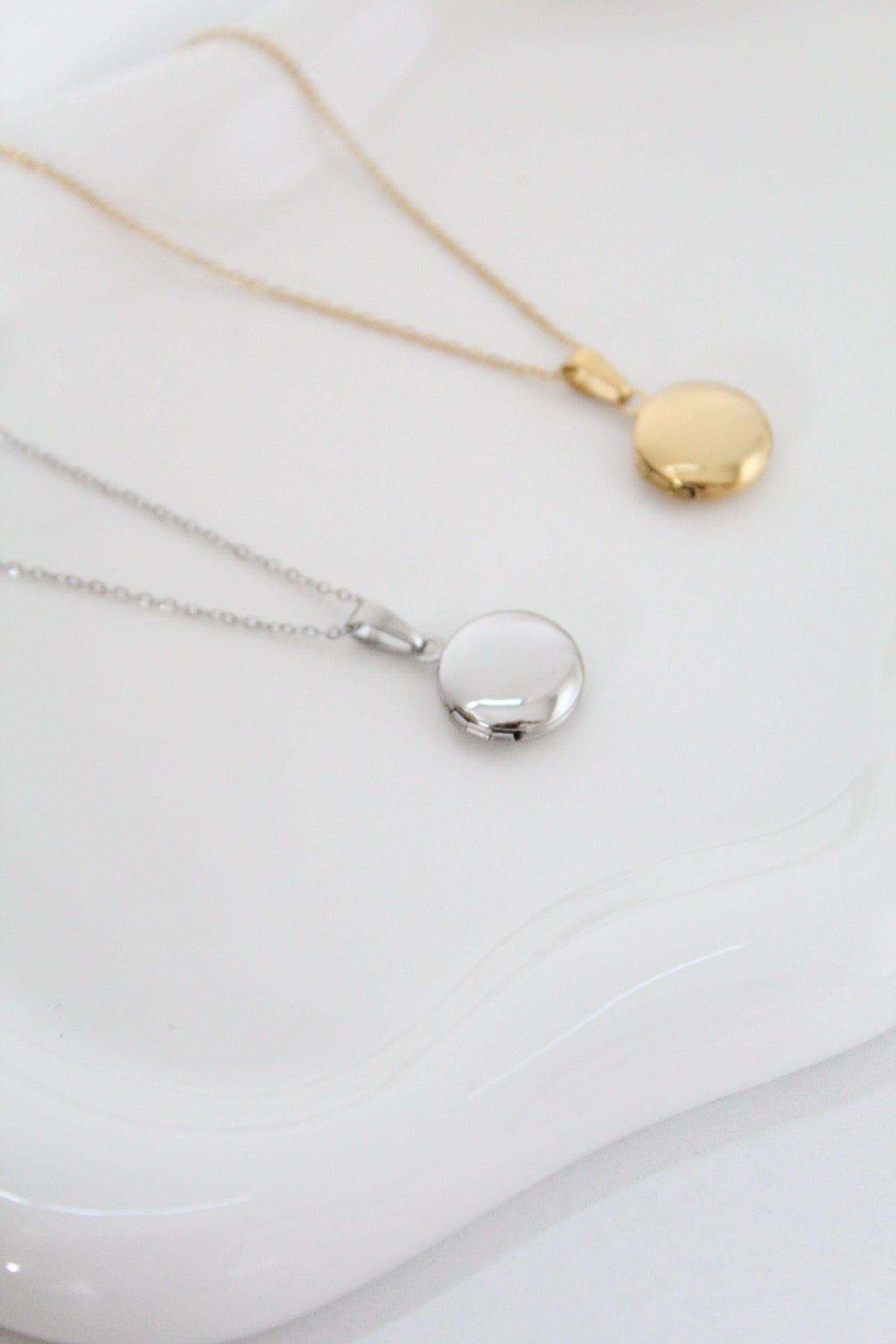 Mini relicario grabado