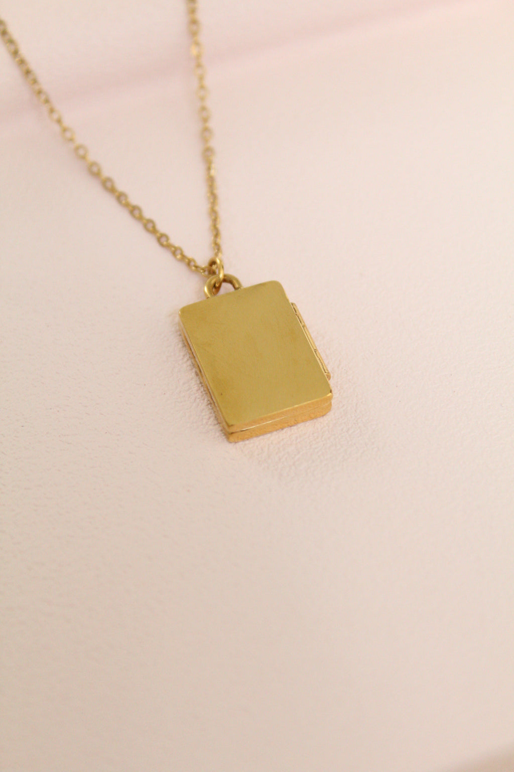 Relicario rectangular de nácar