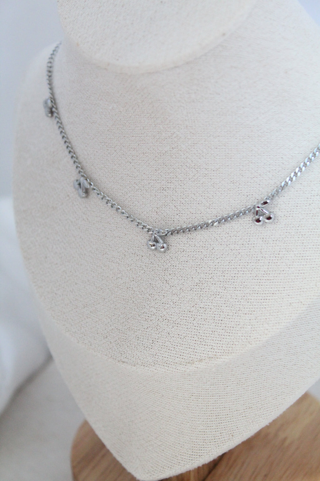 Mini cherry choker