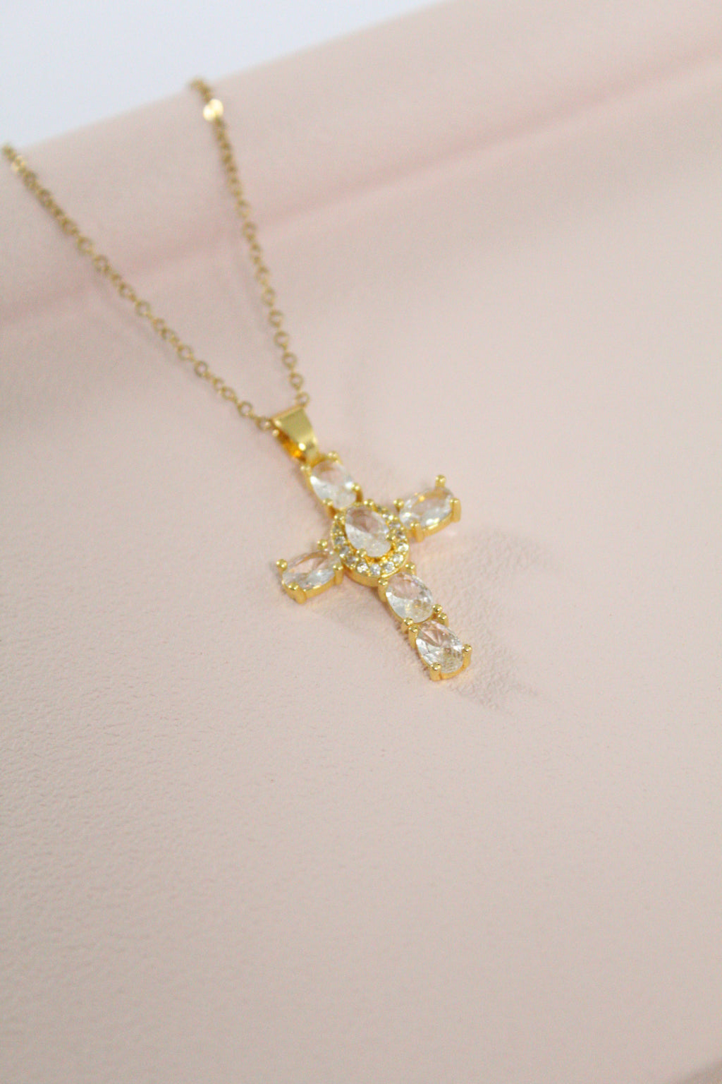 Collar de cruz con zirconias