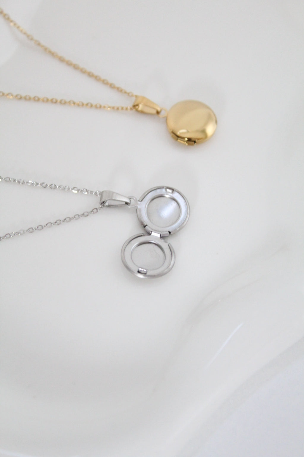 Mini relicario grabado