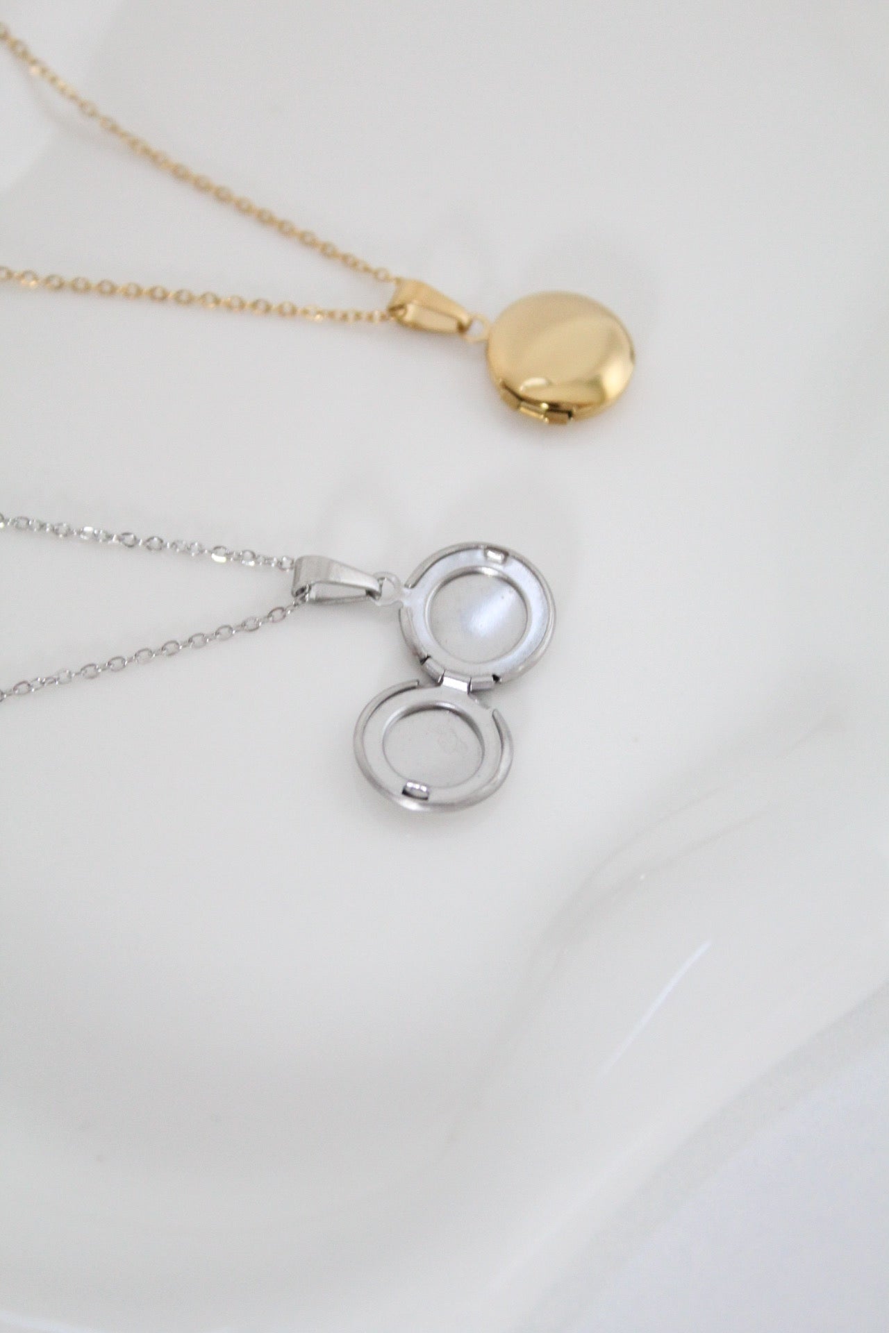 Mini relicario grabado