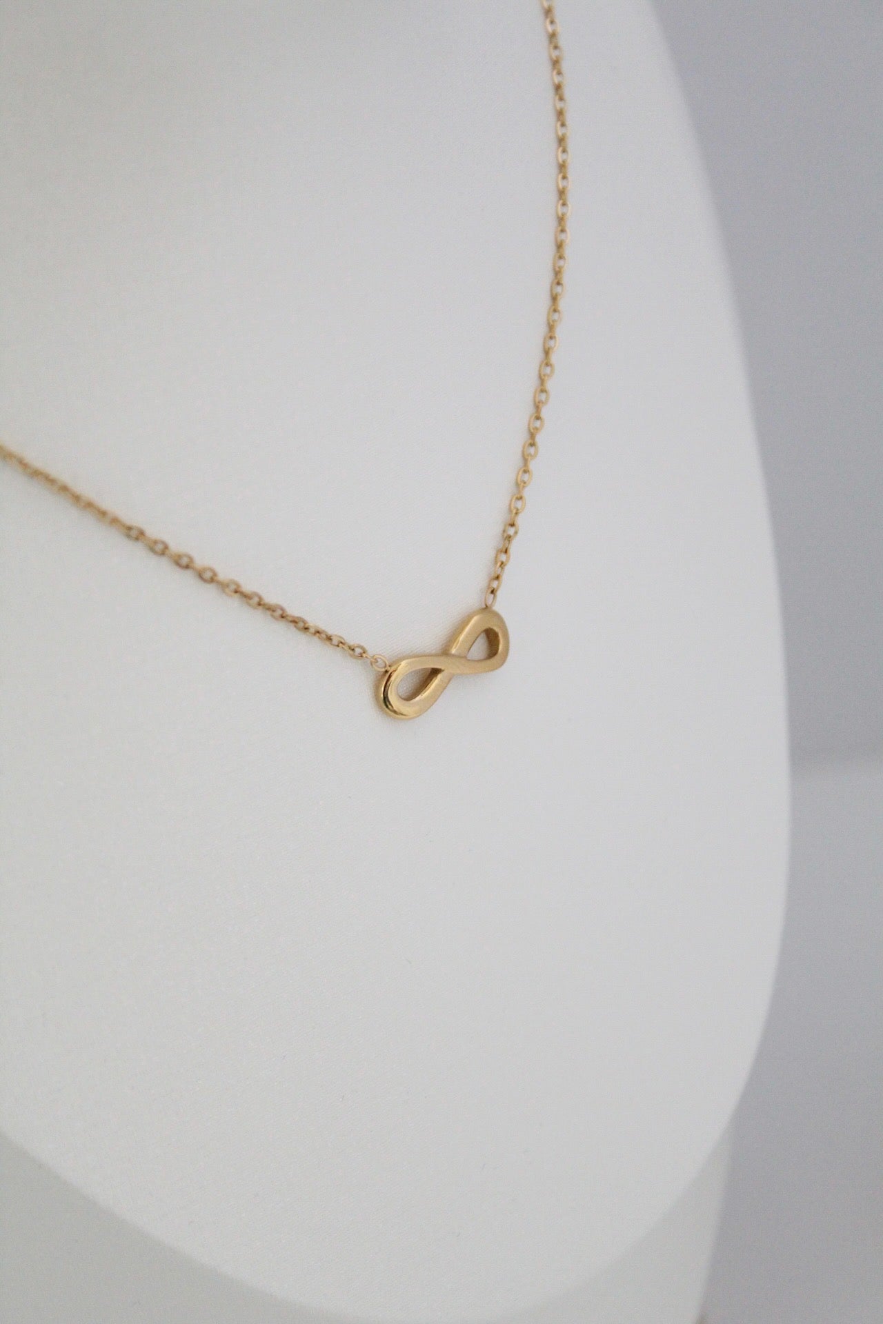 Infinito necklace