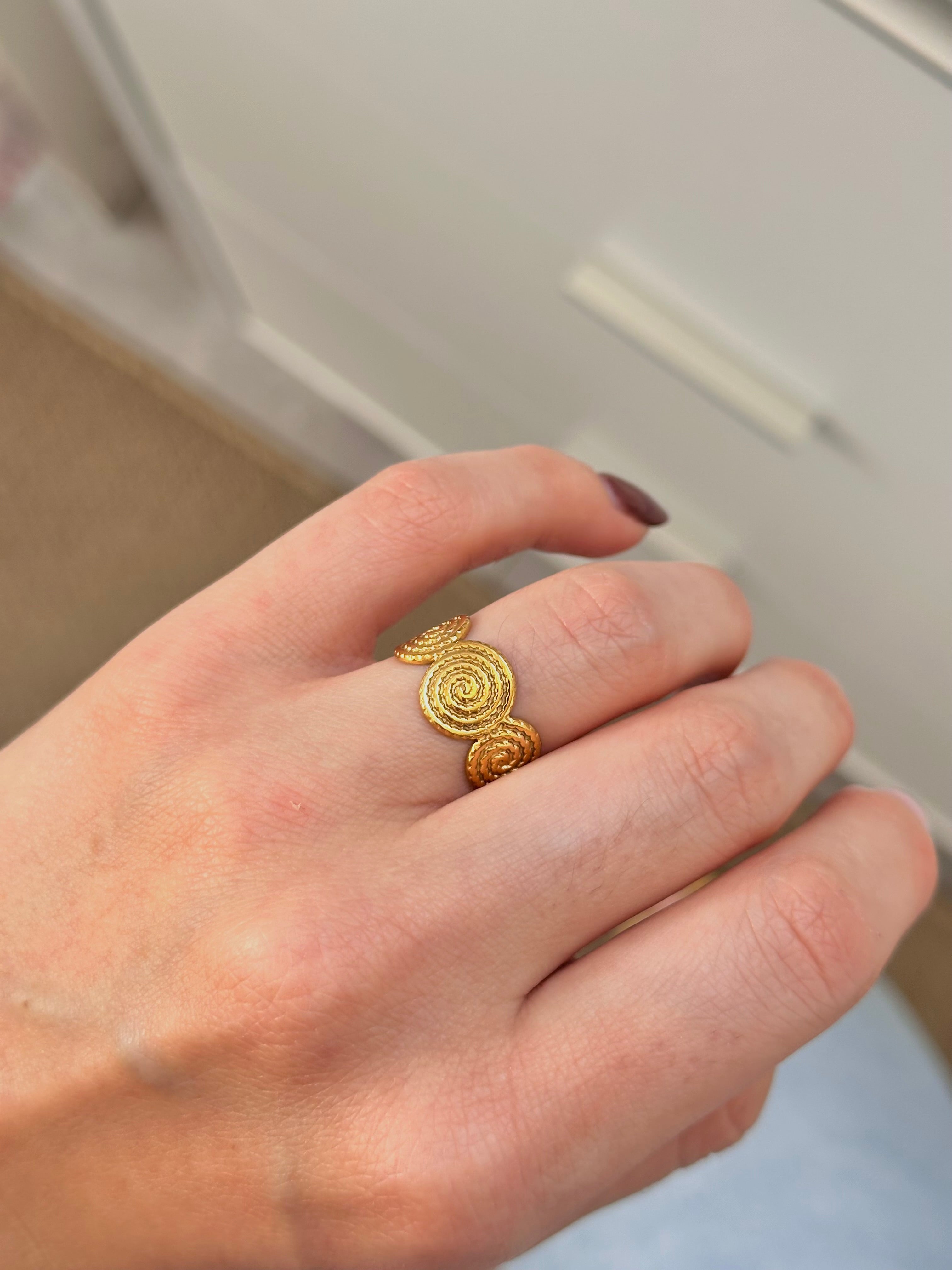 Aurelia ring