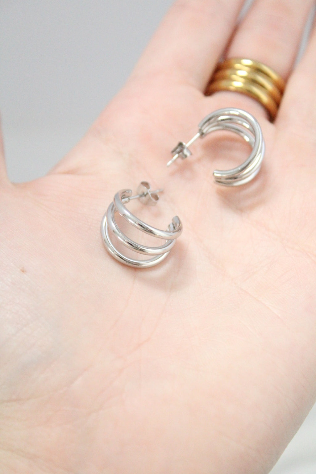 Oriana hoops