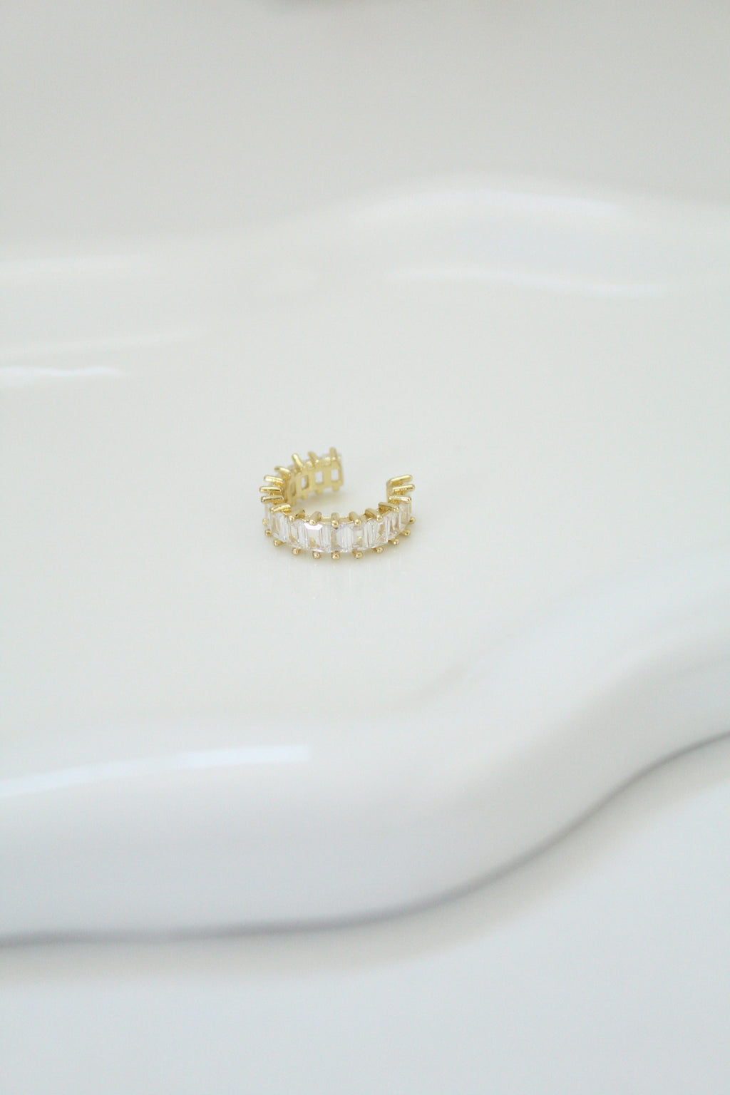 Shiny earcuff
