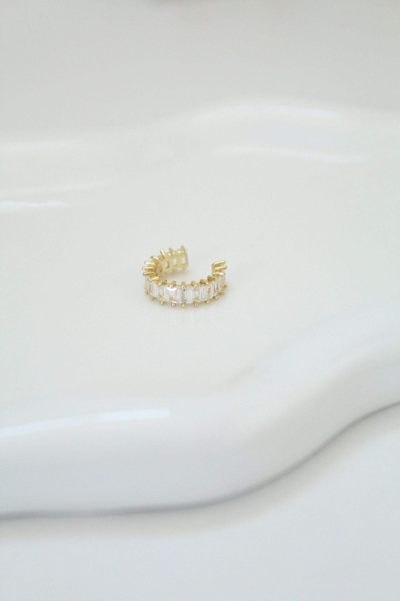 Shiny earcuff