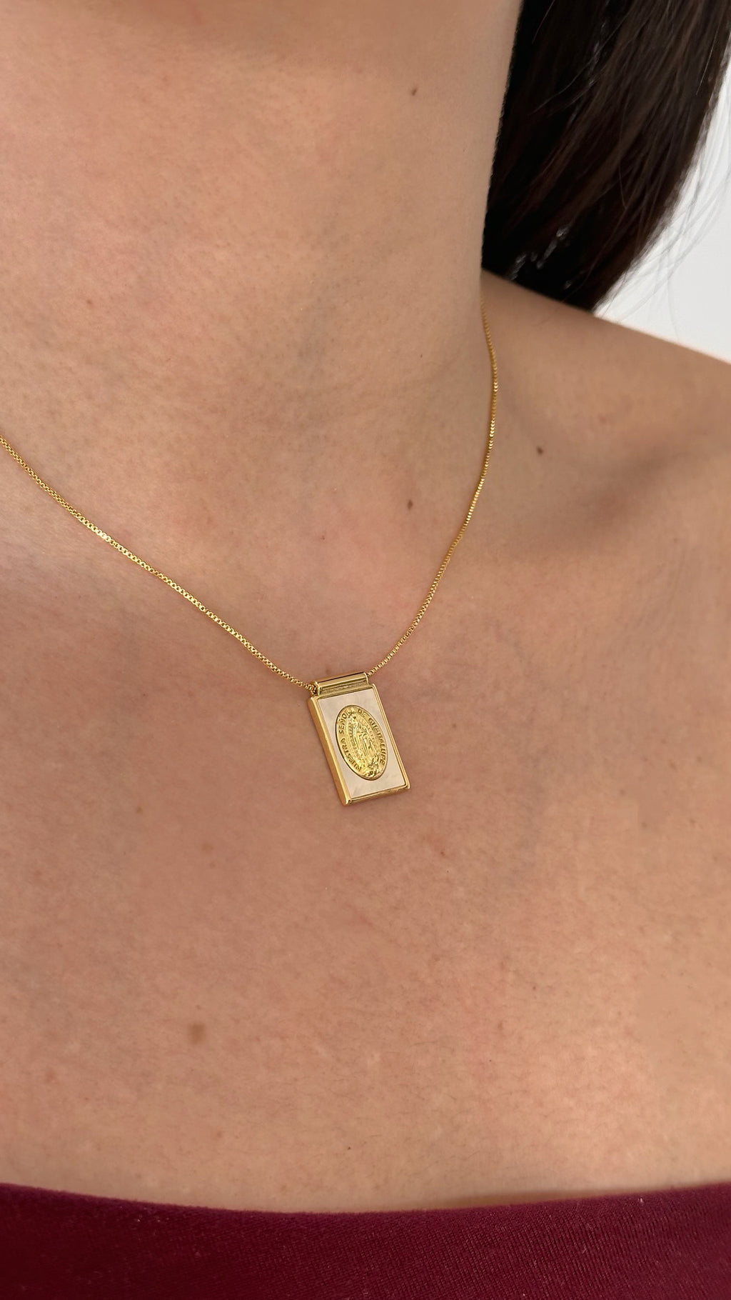 Medalla de la virgen (nácar)
