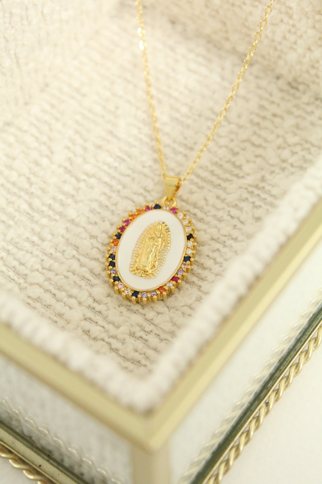 Virgen de colores