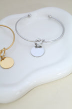 Brazalete de corazón con dije redondo