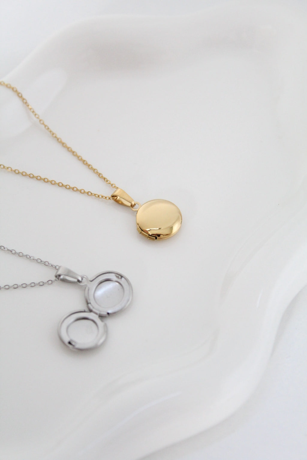 Mini relicario grabado