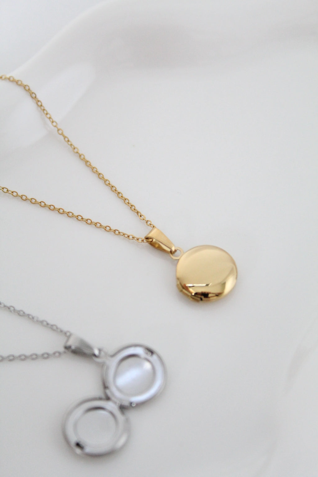 Mini relicario grabado