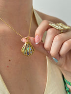 Collar de concha tornasol