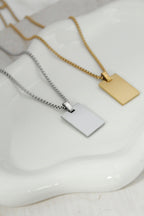 Collar retrato con grabado