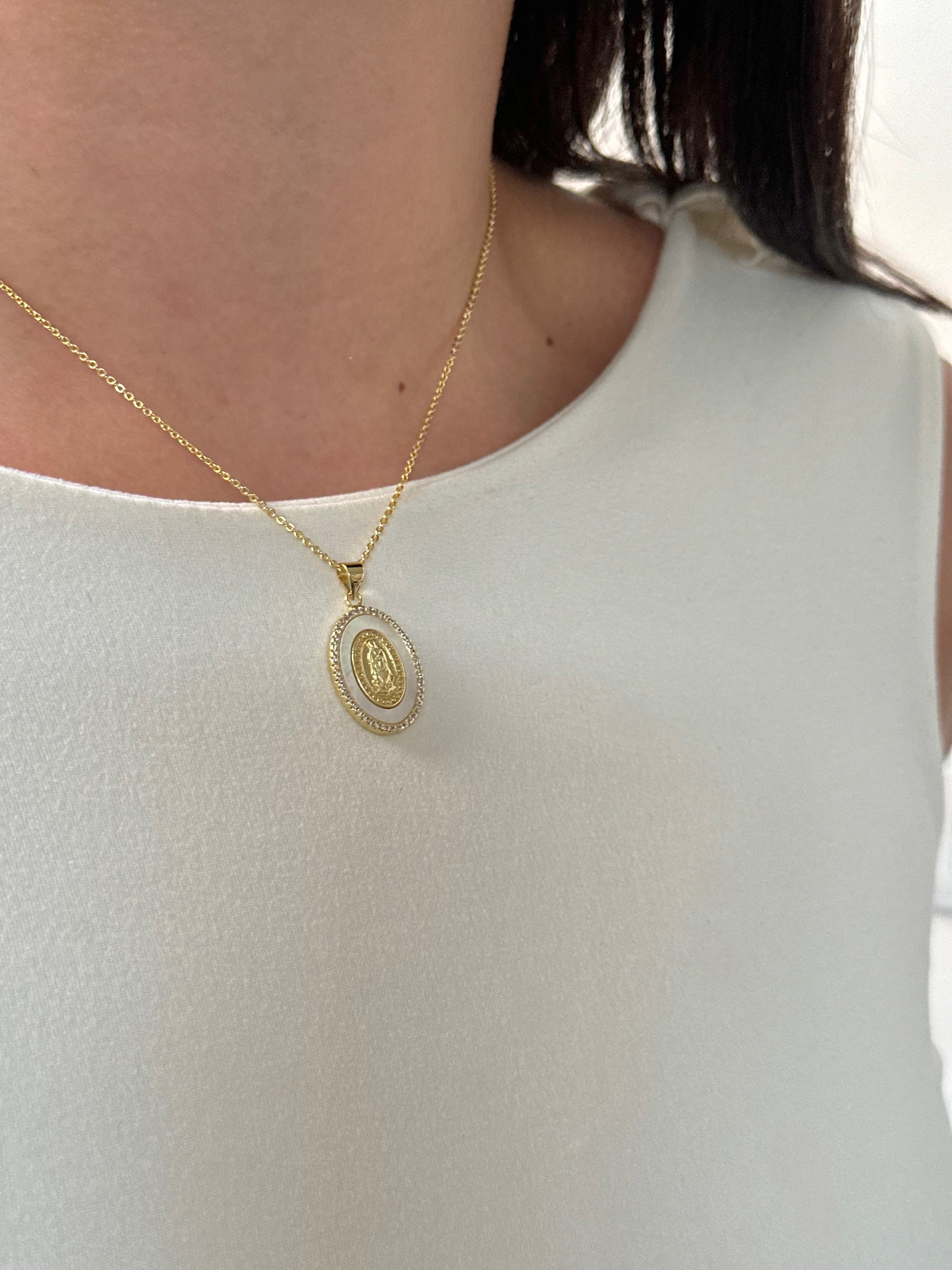 Cadenita de virgen con zirconias