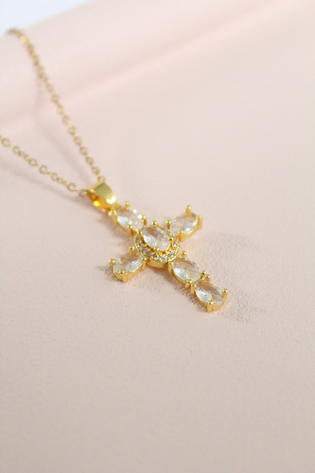 Collar de cruz con zirconias